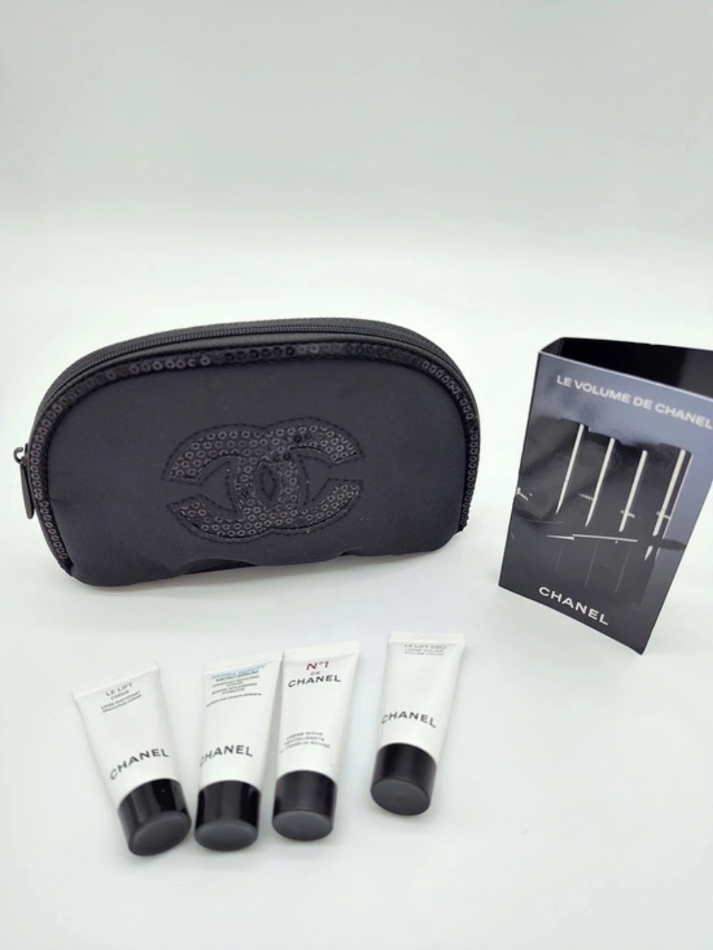 CHANEL Beauté Black Sequin CC Cosmetic Pouch GWP + 5 Beauty Samples